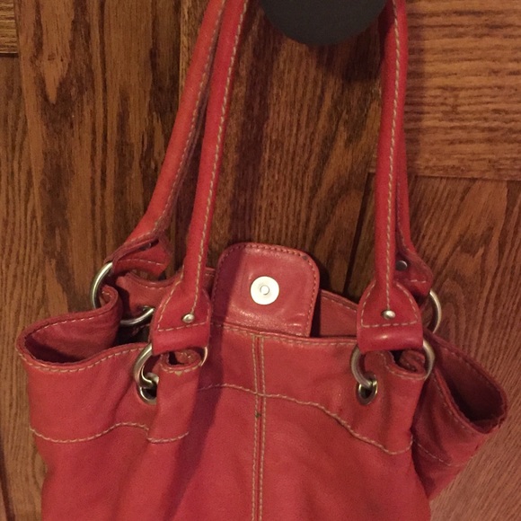 Red leather bucket purse - Picture 2 of 3